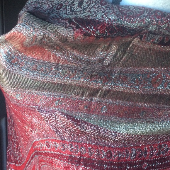 Metallic Thread wrap scarf - Picture 3 of 6